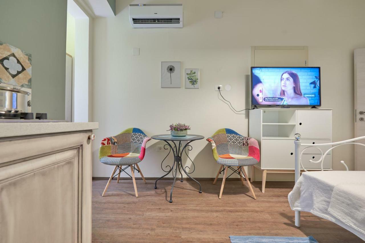 Old Romanitic 1 With Free Private Parking Apartment Pula