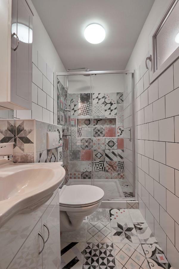 Old Romanitic 1 With Free Private Parking Apartment